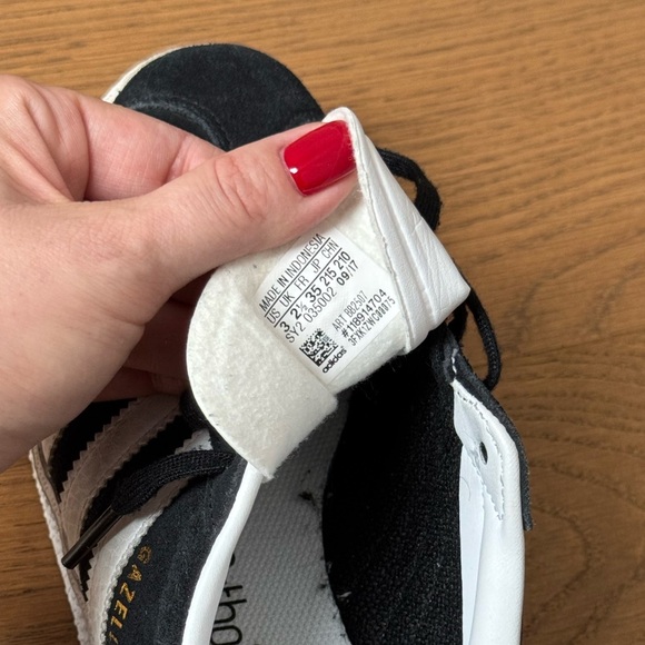 Adidas Originals Juniors Gazelle - Black Suede/White Leather/Gold - Size 3 - EUC - Picture 2 of 13